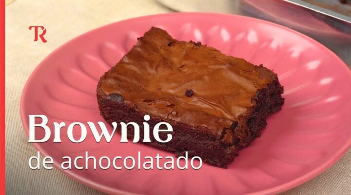 Brownie de Nescau delicioso e com casquinha, receita super fácil e rápida!