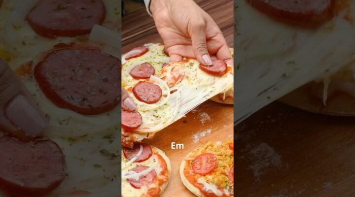 MINI PIZZA. #shorts #receita #receitasalgada #receitasimples #pizza #receitarápida