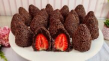 Receitas Deliciosas MUITO PRÁTICO DE FAZER E VENDE O ANO INTEIRO – COXINHA DE BRIGADEIRO DE MORANGO